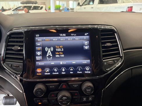 Used 2022 Jeep Grand Cherokee Limited AWD/4WD image 17