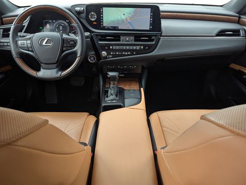 Used 2022 Lexus ES 300h Ultra Luxury image 17