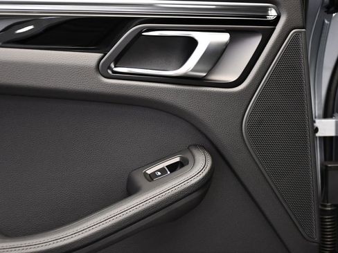 Certified 2026 Porsche Macan image 42