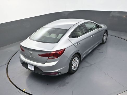 Used 2020 Hyundai Elantra SE FWD image 21
