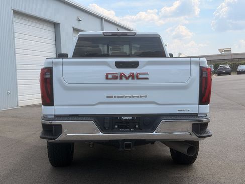 Used 2024 GMC Sierra 2500 SLT w/ SLT Premium Package AWD/4WD image 11