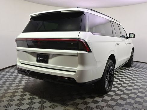 New 2026 Lincoln Navigator L Reserve w/ Jet Appearance Package AWD/4WD image 6