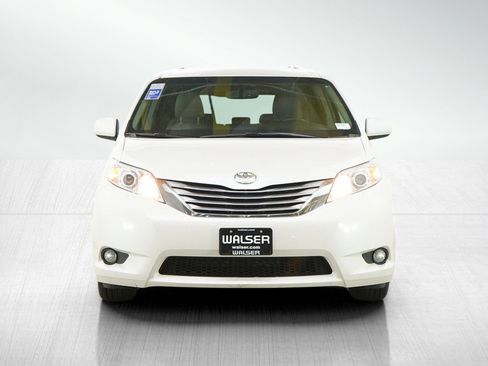 Used 2017 Toyota Sienna XLE Premium AWD/4WD image 8