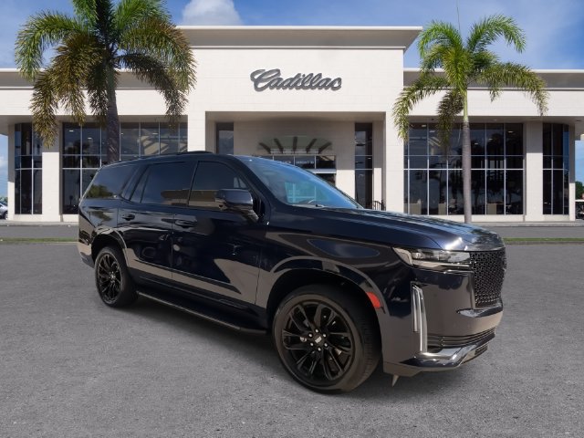 Used 2024 Cadillac Escalade Premium Luxury AWD/4WD image 2