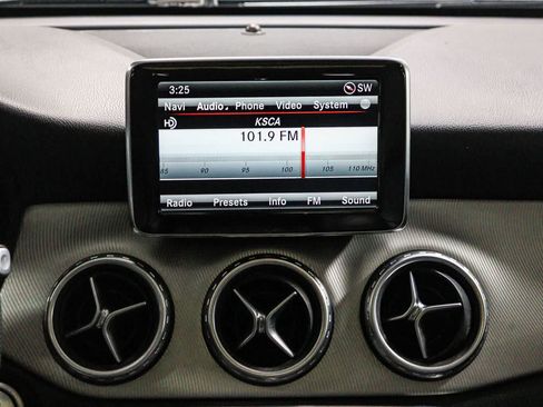 Used 2015 Mercedes-Benz GLA 250 image 15