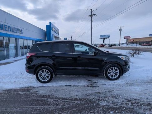 Used 2017 Ford Escape SE image 3