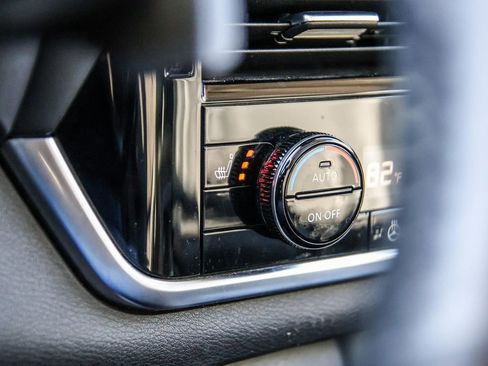 Used 2023 Nissan Rogue SL image 32