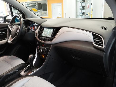Used 2019 Chevrolet Trax LT w/ LT Convenience Package AWD/4WD image 34