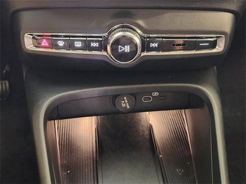 Used 2025 Volvo XC40 B5 Ultra w/ Protection Package Premier image 19