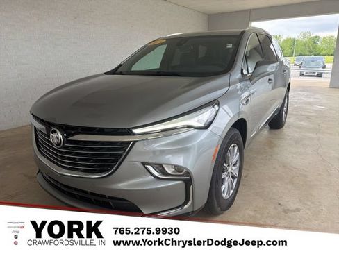 Used 2023 Buick Enclave Essence FWD image 1