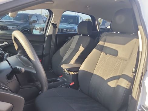 Used 2017 Ford Focus SE image 16