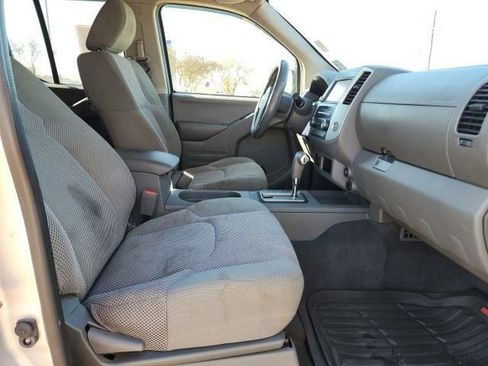 Used 2019 Nissan Frontier SV image 16