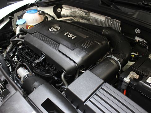 Used 2017 Volkswagen Beetle 1.8T Dune w/ Dune Technology Package image 38