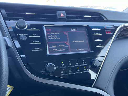 Used 2018 Toyota Camry LE image 12