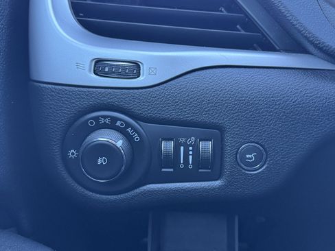 Used 2016 Jeep Cherokee Trailhawk w/ Comfort/Convenience Group image 35