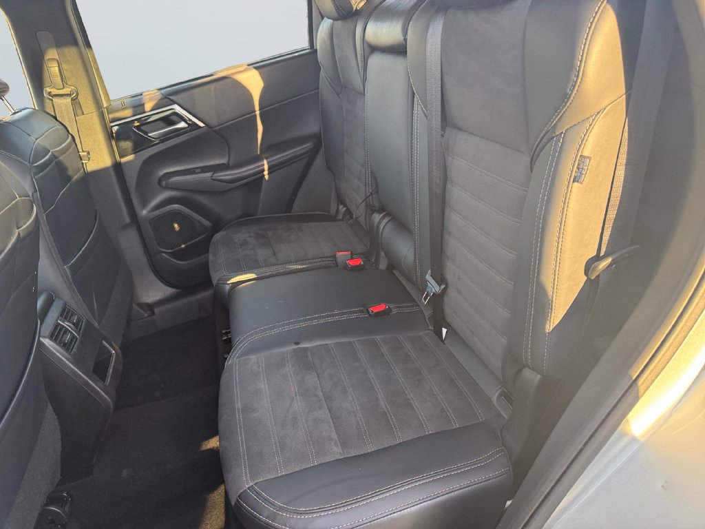 Used 2024 Mitsubishi Outlander AWD image 13