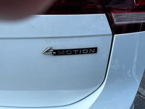 Used 2022 Volkswagen Tiguan SE R-Line AWD/4WD image 11