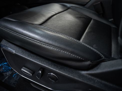 Certified 2023 Ford F150 Lariat w/ Equipment Group 502A High image 38