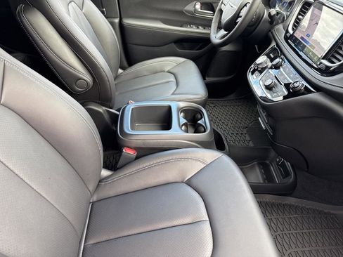 New 2026 Chrysler Pacifica Select w/ S Appearance Package image 36