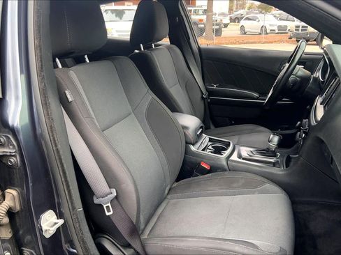 Used 2017 Dodge Charger SXT w/ Driver Confidence Group image 8