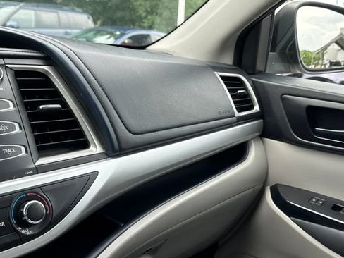 Used 2015 Toyota Highlander LE FWD image 29