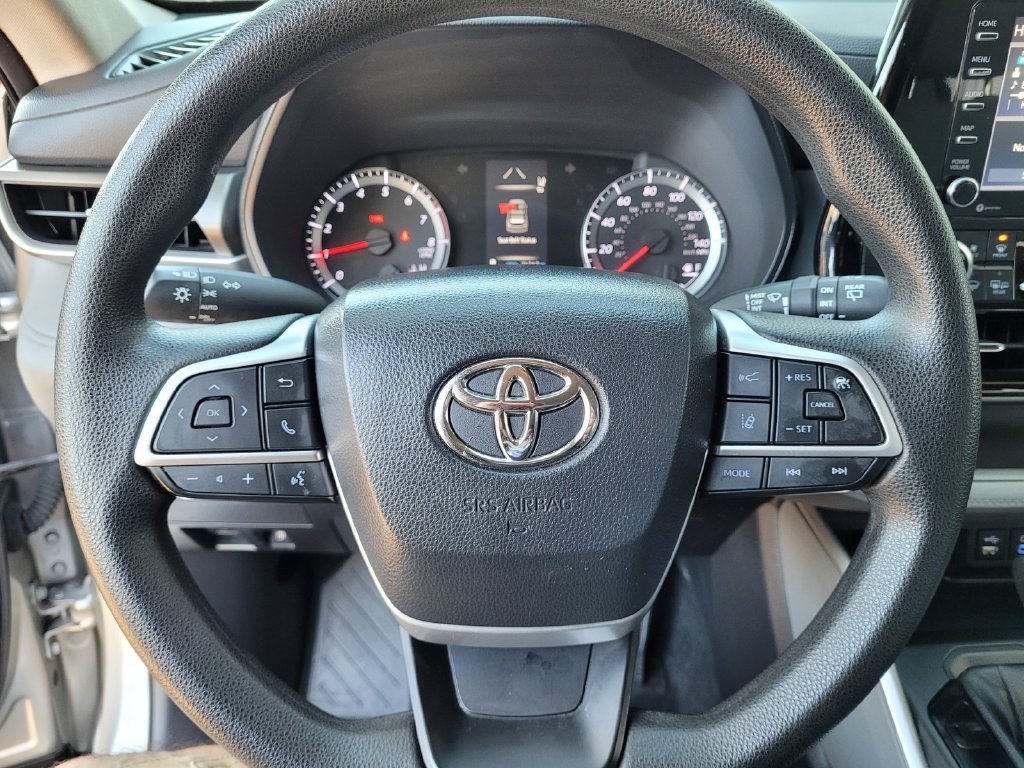 Used 2022 Toyota Highlander L FWD image 20