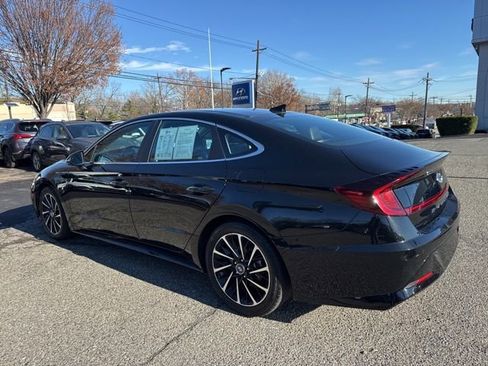 Used 2021 Hyundai Sonata Limited w/ Preferred Accessory Package image 16