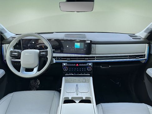 Used 2025 Hyundai Santa Fe Calligraphy image 11