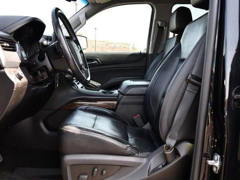 Used 2018 Chevrolet Suburban LT image 13