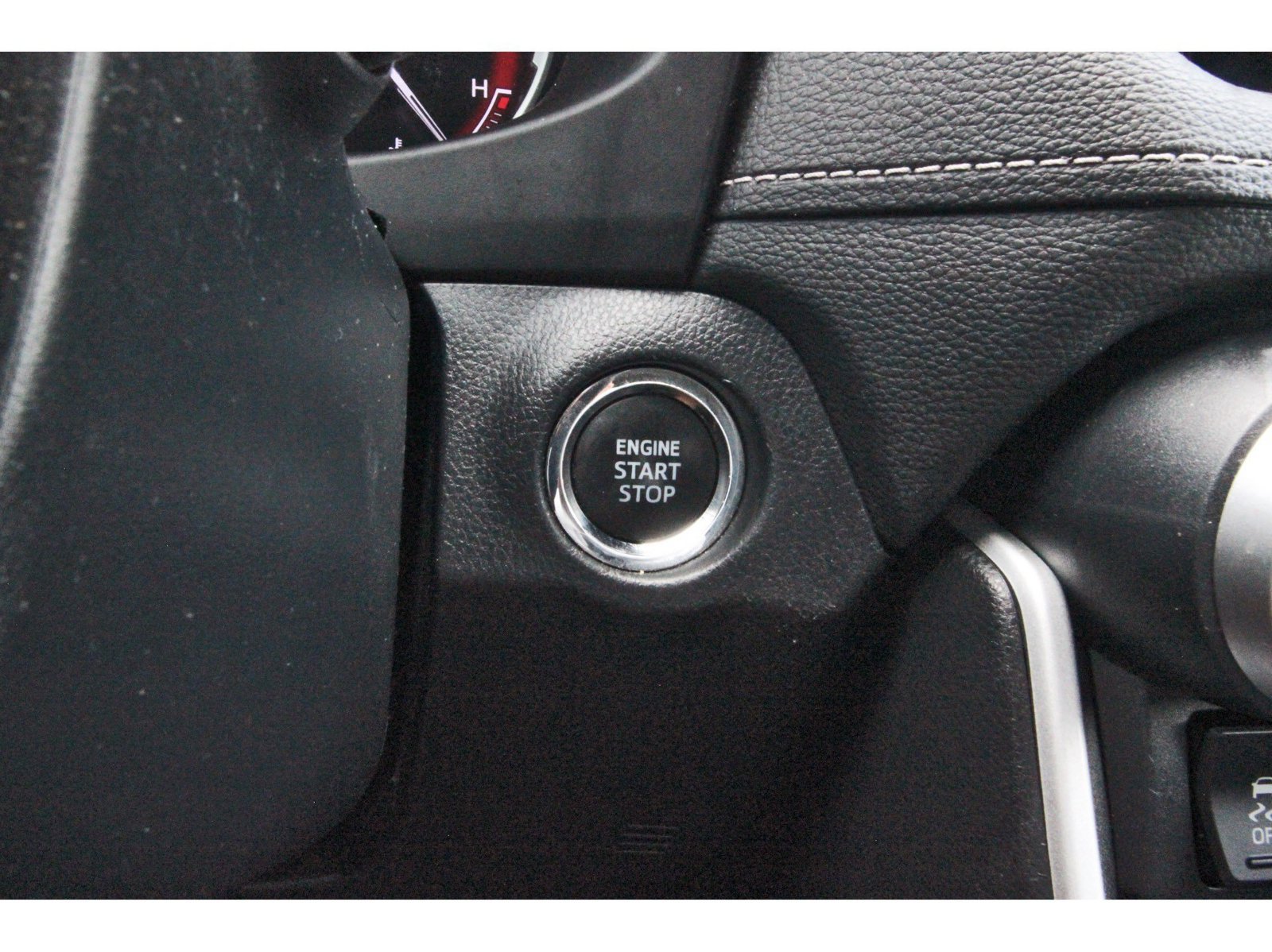 Used 2023 Toyota RAV4 XLE w/ Convenience Package FWD image 23