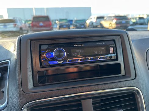 Used 2015 Dodge Grand Caravan American Value Package w/ UConnect Hands-Free Group image 26