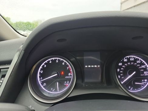 Used 2024 Toyota Camry SE image 9