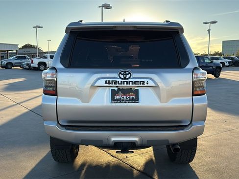 Used 2022 Toyota 4Runner SR5 image 5