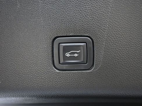 Used 2023 Chevrolet Traverse LT w/ LPO, Floor Liner Package image 14