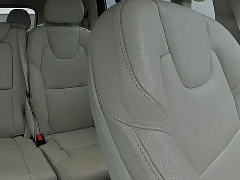 Used 2022 Volvo XC90 T5 Momentum w/ Climate Package image 25