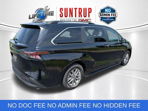 Used 2025 Toyota Sienna XLE FWD image 6