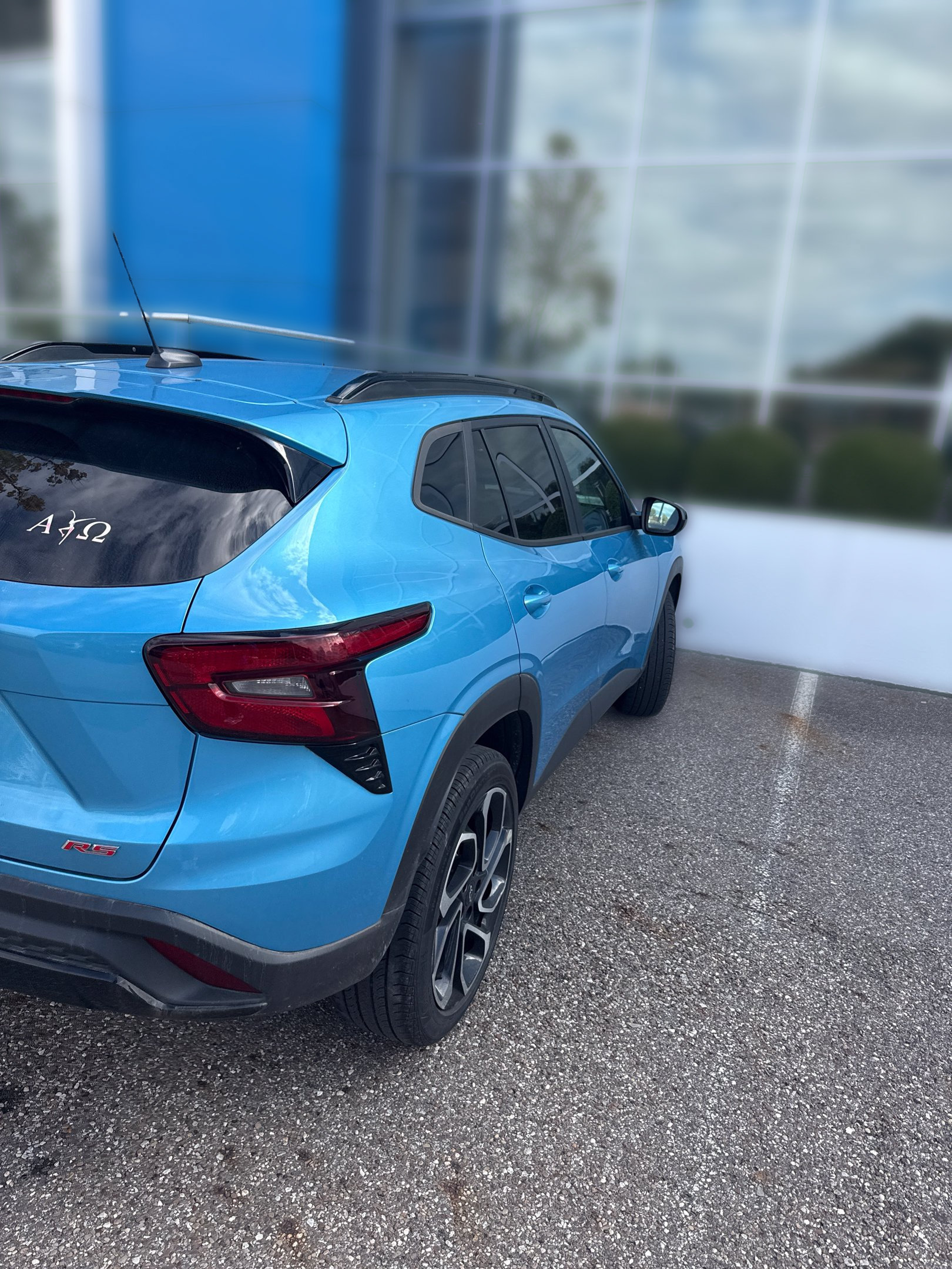 Used 2025 Chevrolet Trax RS FWD image 3