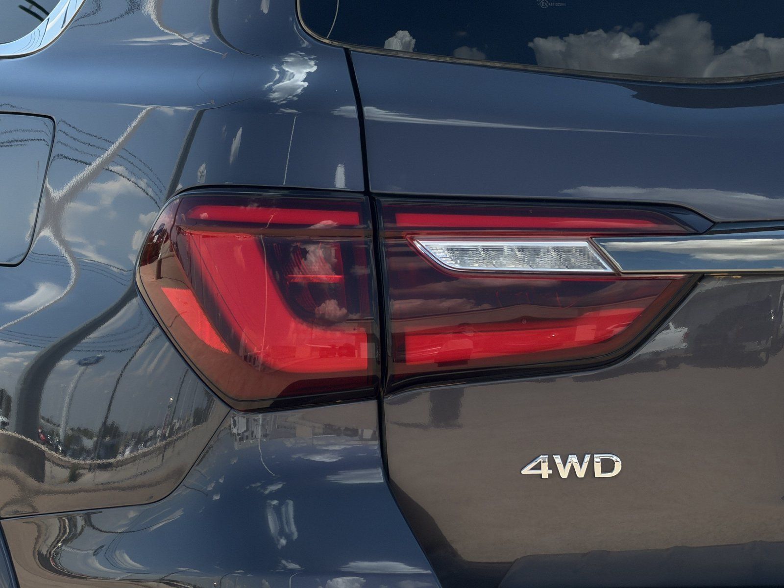Used 2023 INFINITI QX80 Premium Select w/ Cargo Package AWD/4WD image 11