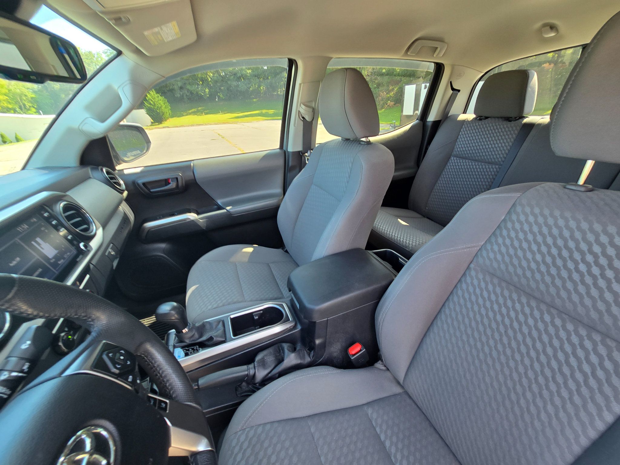Used 2021 Toyota Tacoma SR5 RWD image 12