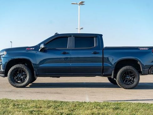 Used 2021 Chevrolet Silverado 1500 LT Trail Boss w/ Bed Protection Package AWD/4WD image 4