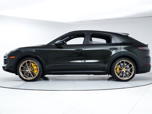 Used 2022 Porsche Cayenne Turbo GT image 2