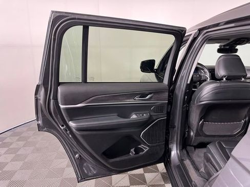 Used 2021 Jeep Grand Cherokee L Limited image 38