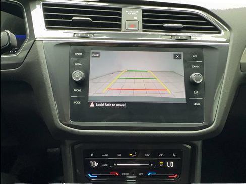 Used 2024 Volkswagen Tiguan SE FWD image 47
