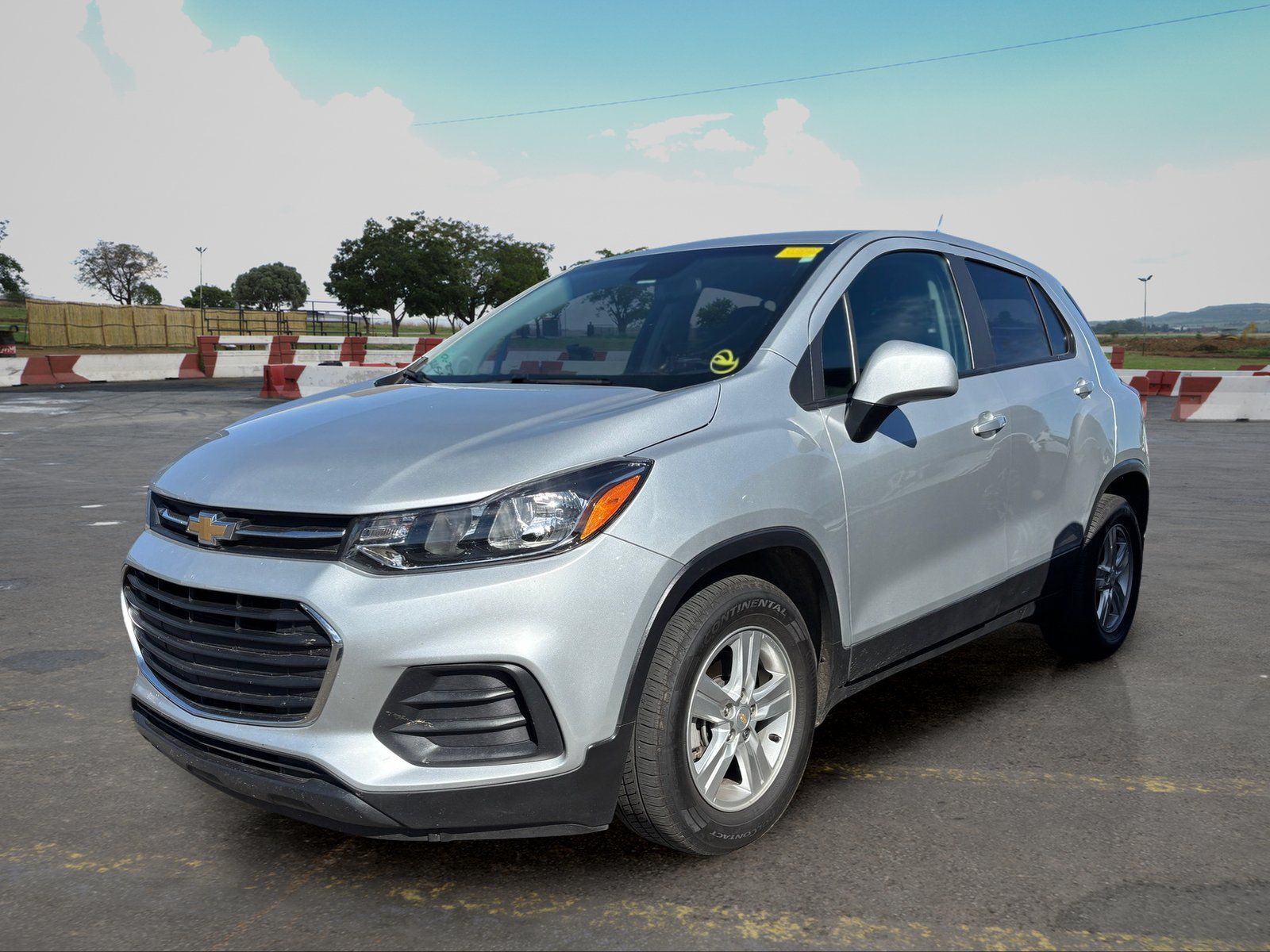 Used 2022 Chevrolet Trax LS w/ Tint and Cruise Package FWD image 5