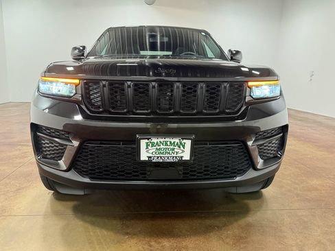 Used 2024 Jeep Grand Cherokee Altitude AWD/4WD image 40