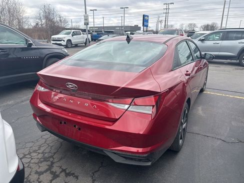 Used 2023 Hyundai Elantra SEL w/ Convenience Package image 2