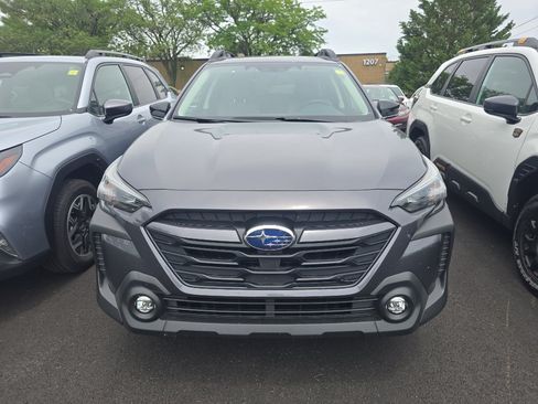 Used 2025 Subaru Outback Premium AWD/4WD image 3