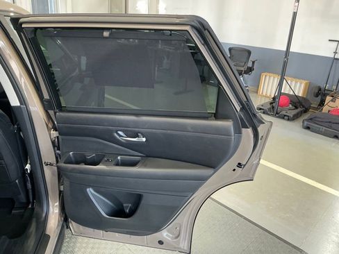 Used 2024 Nissan Pathfinder Platinum AWD/4WD image 40