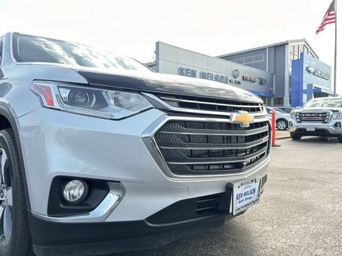 Used 2021 Chevrolet Traverse LT w/ LT Premium Package AWD/4WD image 4