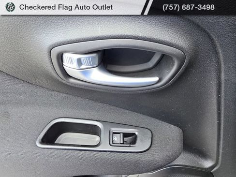 Used 2021 Jeep Renegade Latitude w/ Luxury Group I FWD image 39